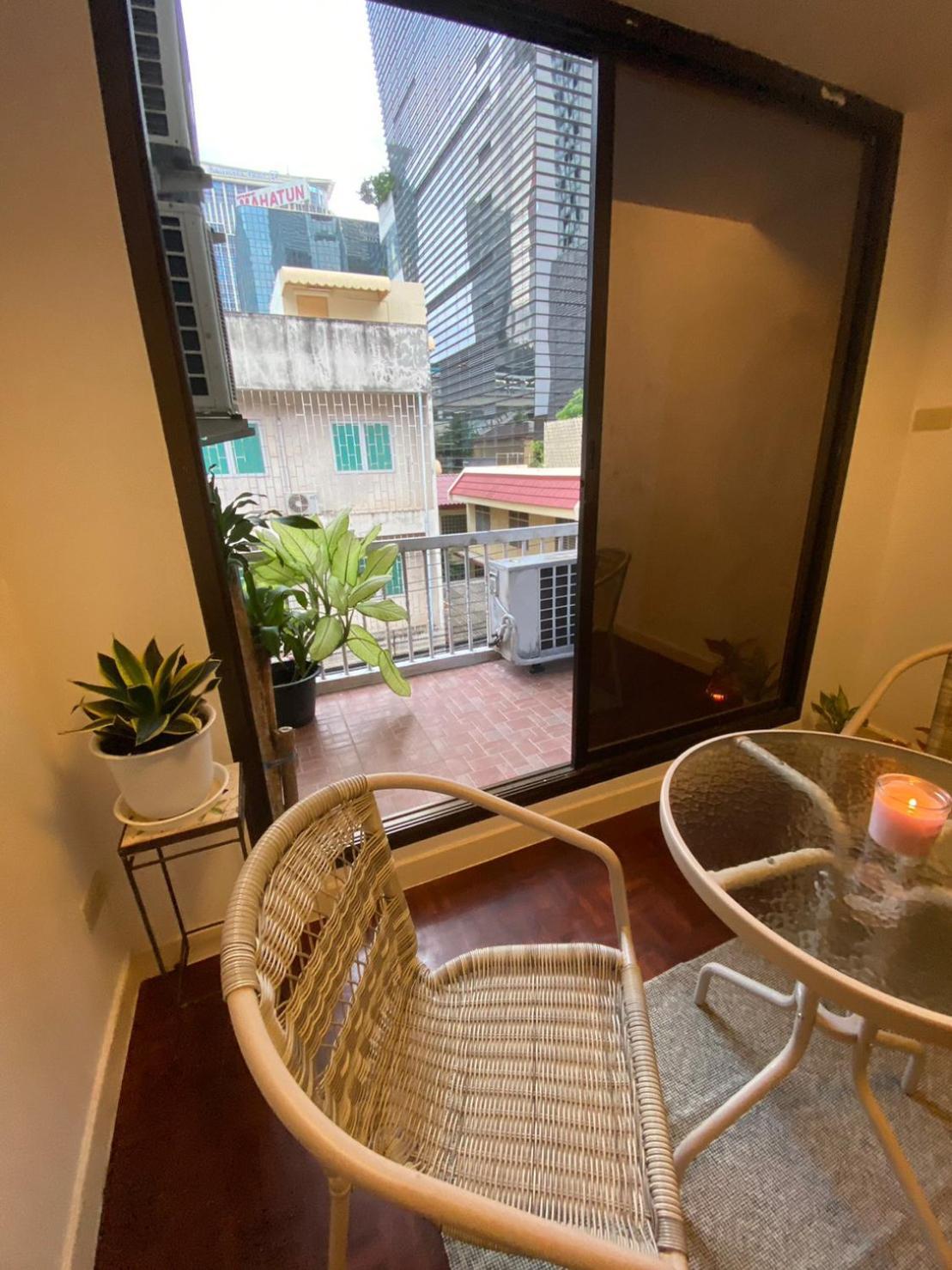 Homey Stay And Cafe By Hematoa Bangkok Bagian luar foto
