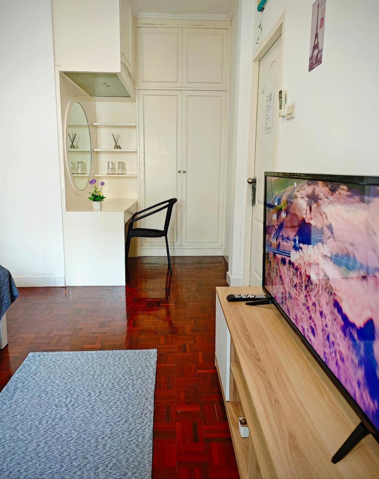 Homey Stay And Cafe By Hematoa Bangkok Bagian luar foto