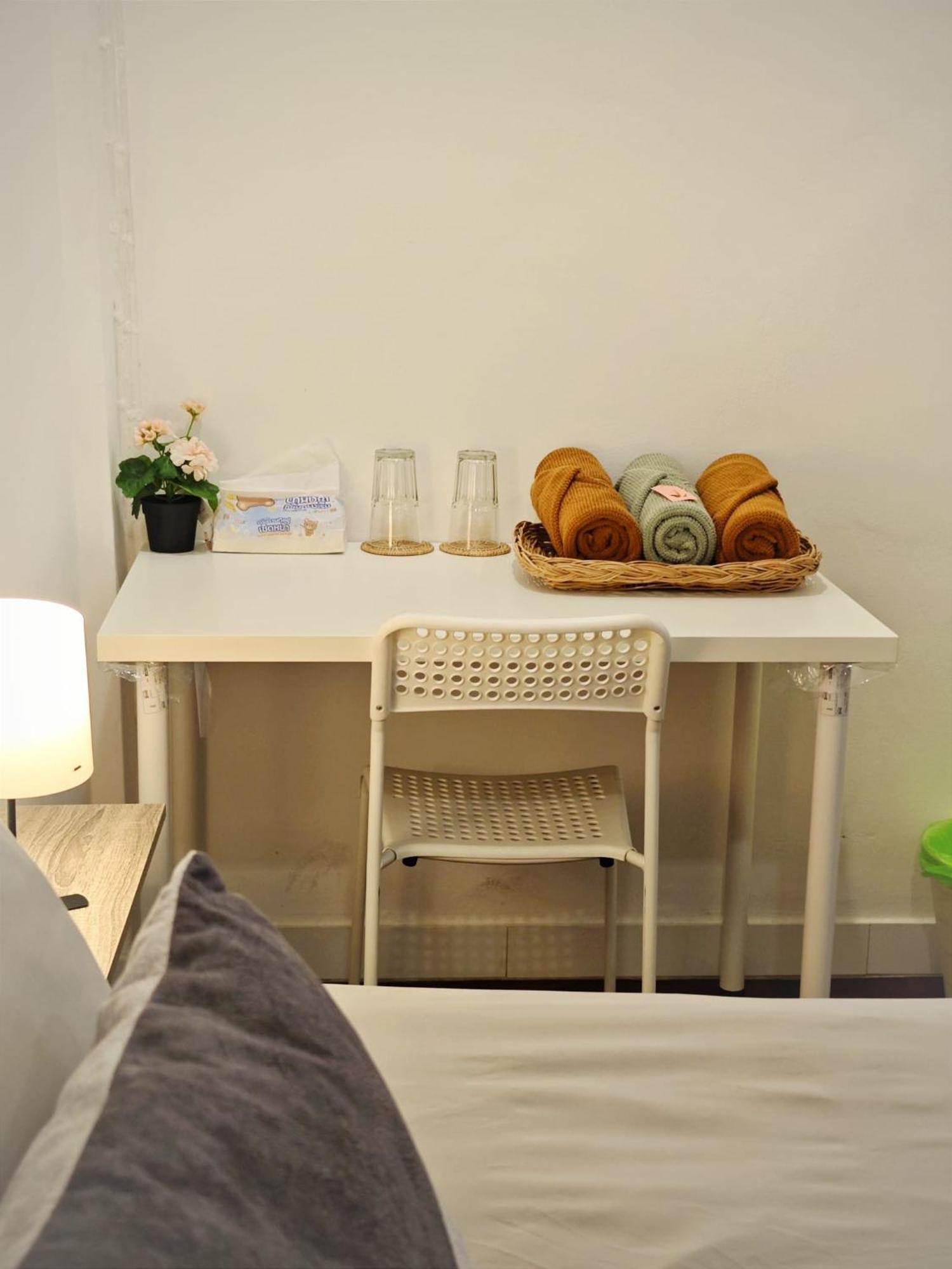 Homey Stay And Cafe By Hematoa Bangkok Bagian luar foto
