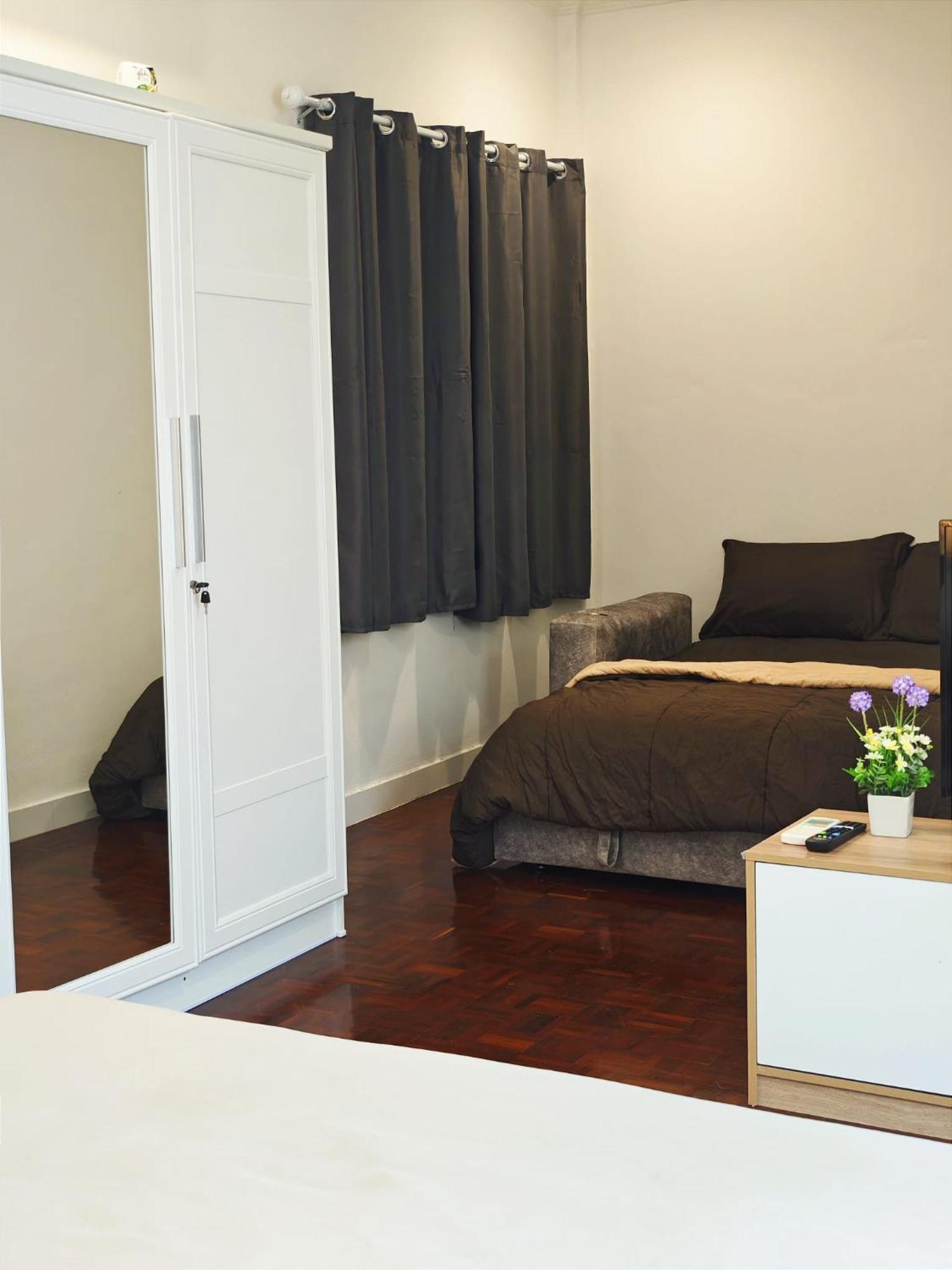 Homey Stay And Cafe By Hematoa Bangkok Bagian luar foto