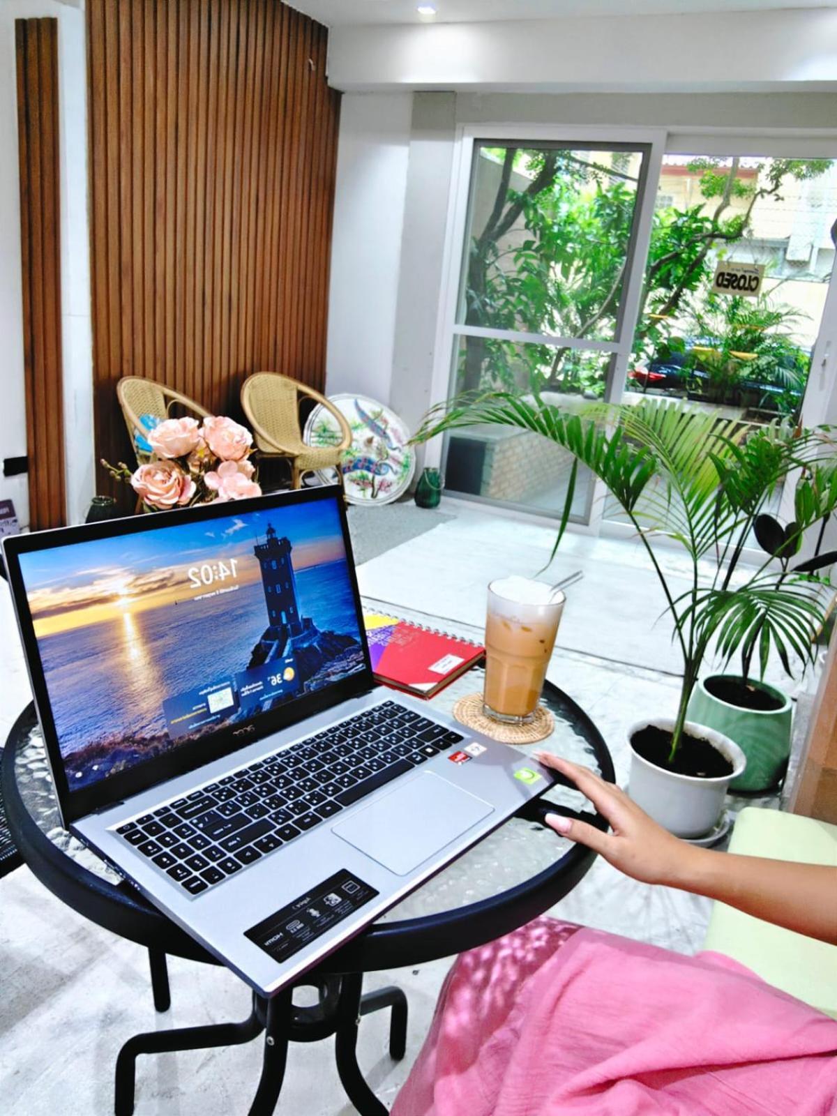 Homey Stay And Cafe By Hematoa Bangkok Bagian luar foto