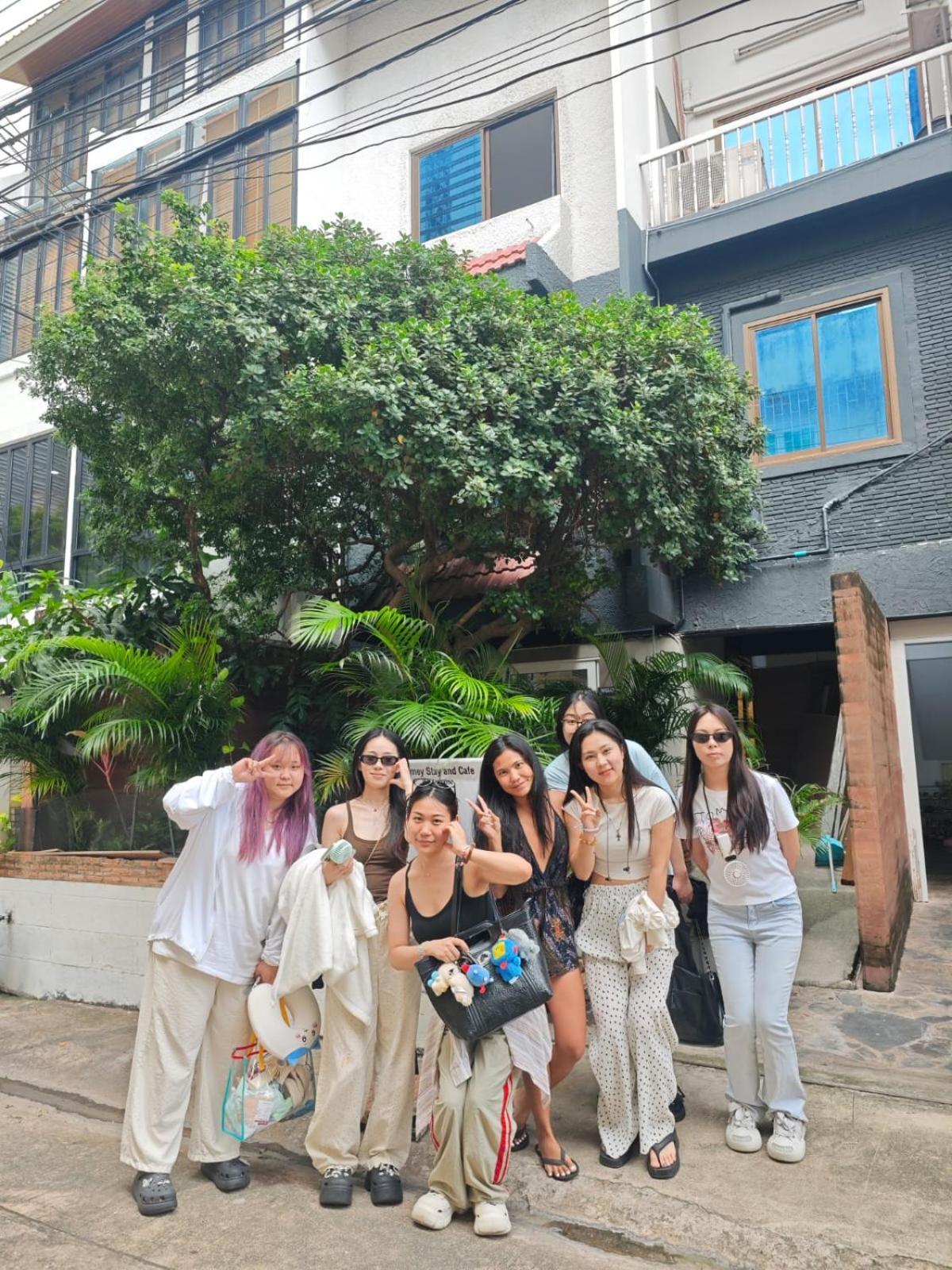 Homey Stay And Cafe By Hematoa Bangkok Bagian luar foto