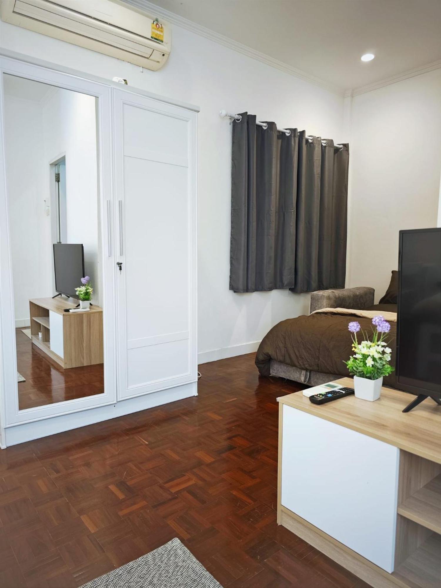 Homey Stay And Cafe By Hematoa Bangkok Bagian luar foto