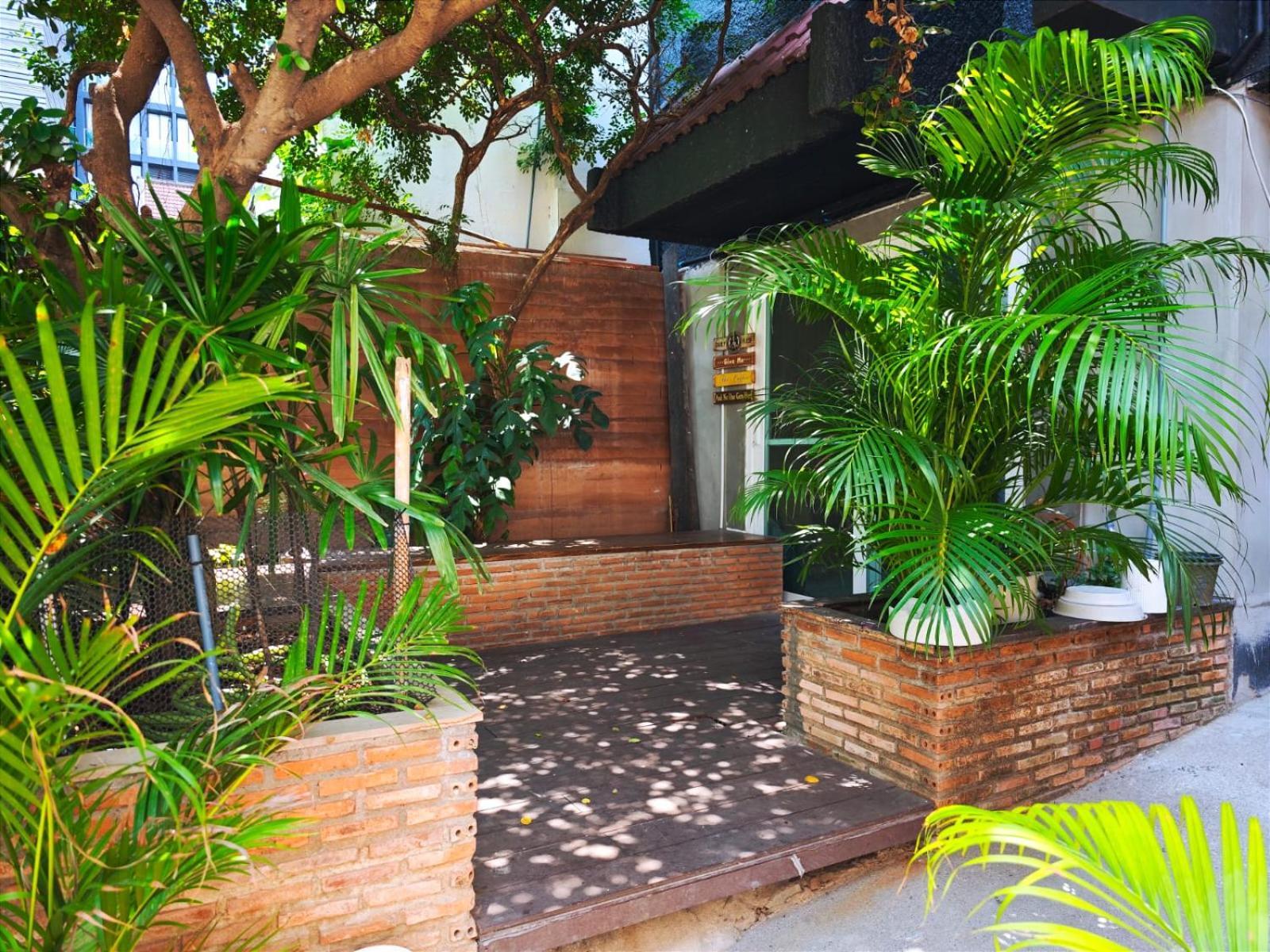 Homey Stay And Cafe By Hematoa Bangkok Bagian luar foto