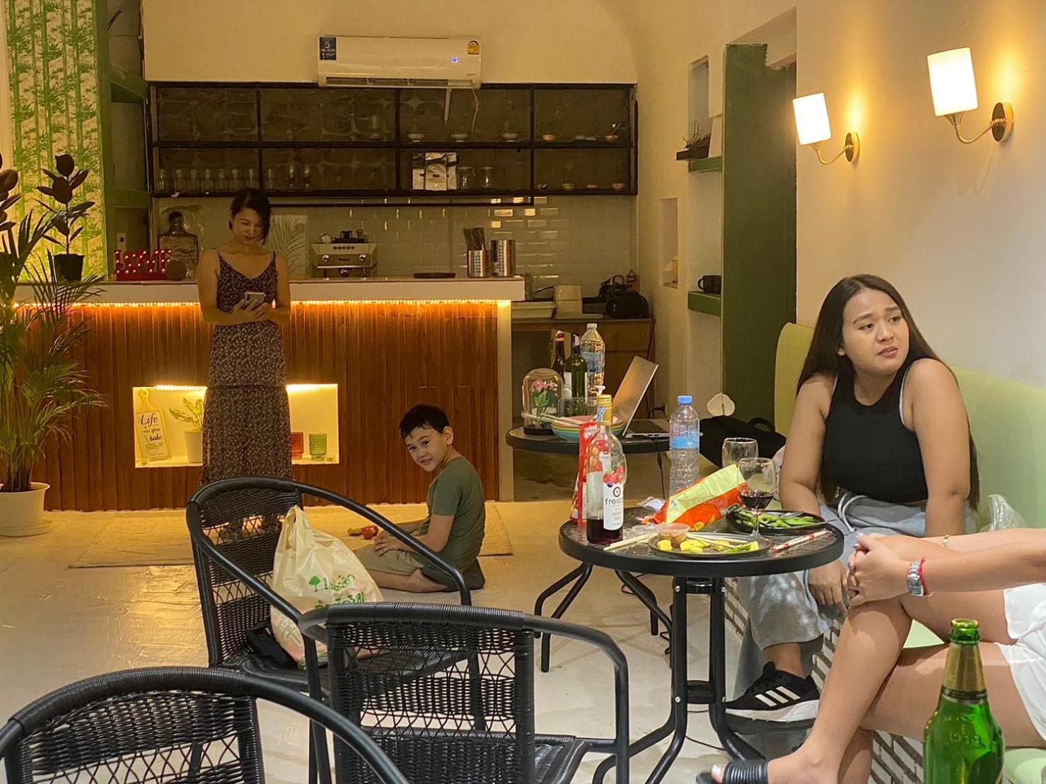 Homey Stay And Cafe By Hematoa Bangkok Bagian luar foto